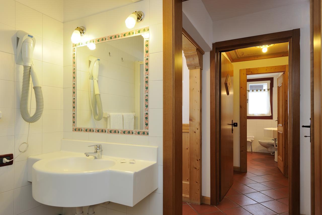 Chalet Dei Pini Aparthotel Madonna di Campiglio Luaran gambar