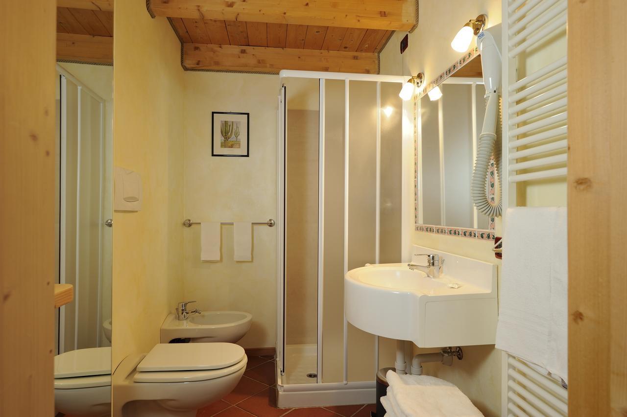 Chalet Dei Pini Aparthotel Madonna di Campiglio Luaran gambar