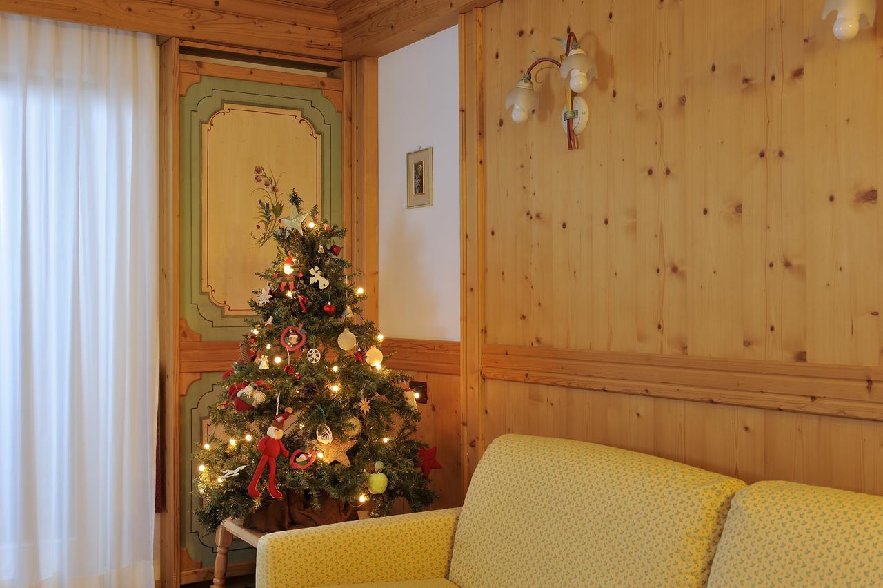 Chalet Dei Pini Aparthotel Madonna di Campiglio Luaran gambar