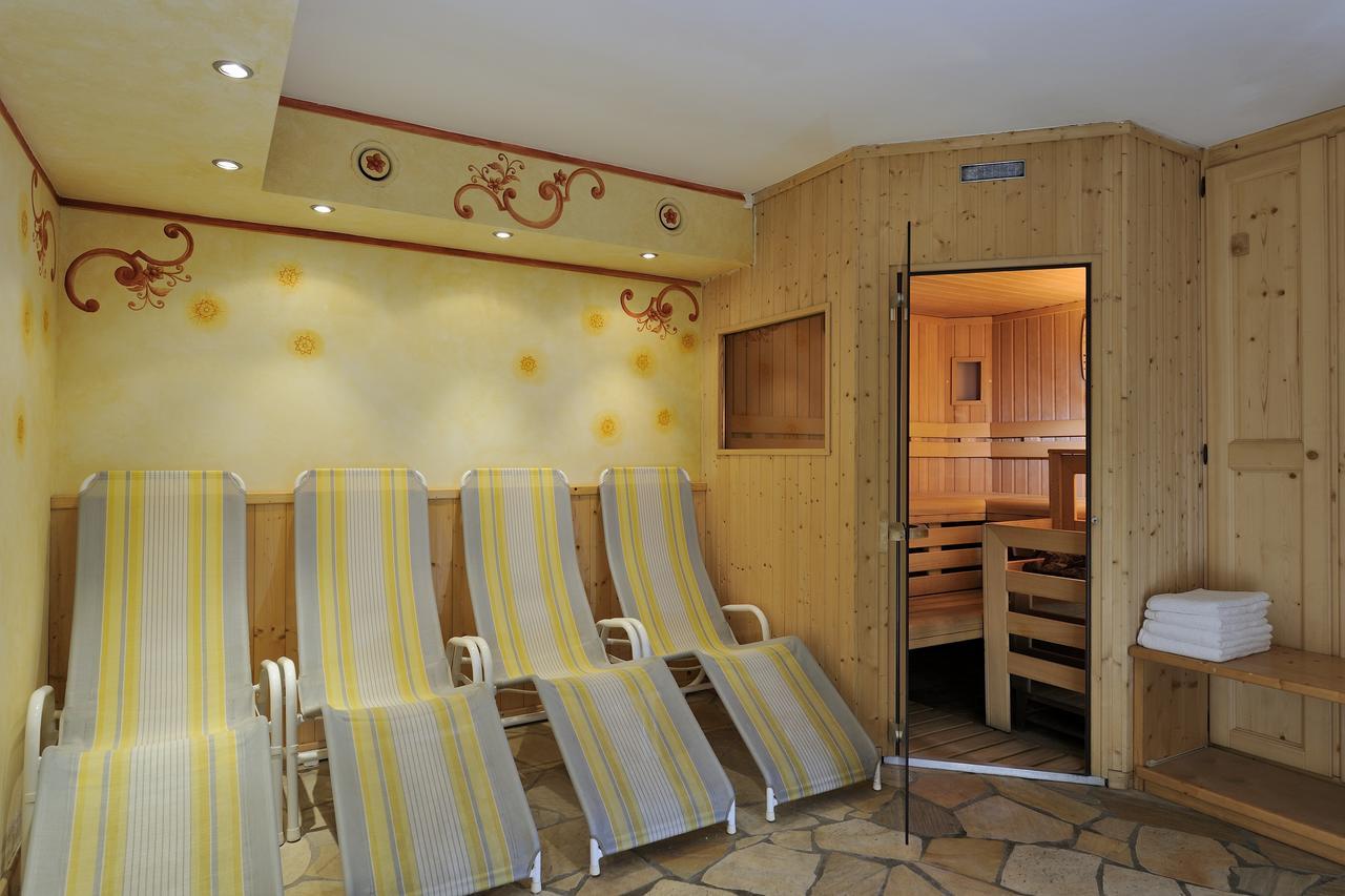Chalet Dei Pini Aparthotel Madonna di Campiglio Luaran gambar