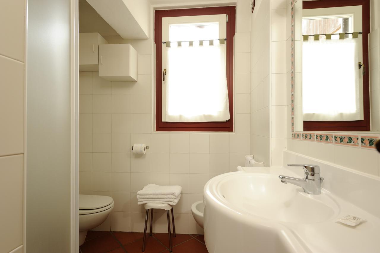 Chalet Dei Pini Aparthotel Madonna di Campiglio Luaran gambar